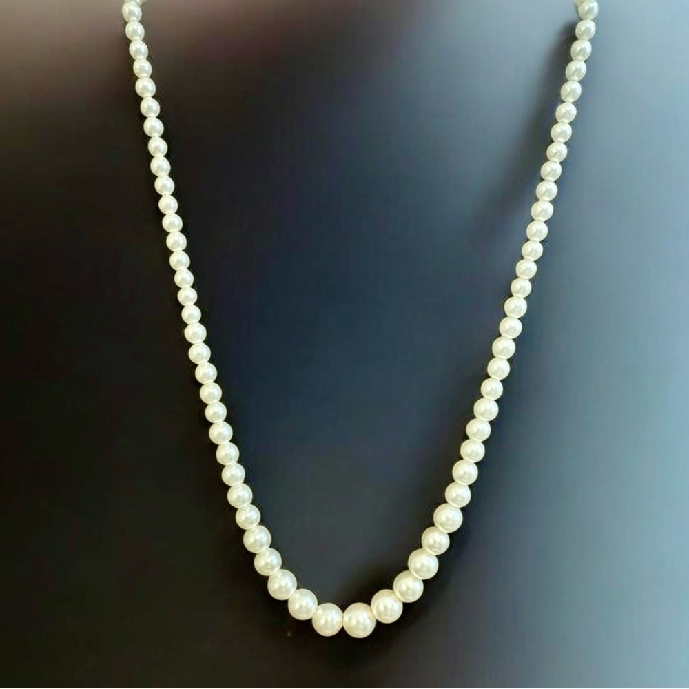 Elegant Vintage Graduated White Faux Pearl Necklace